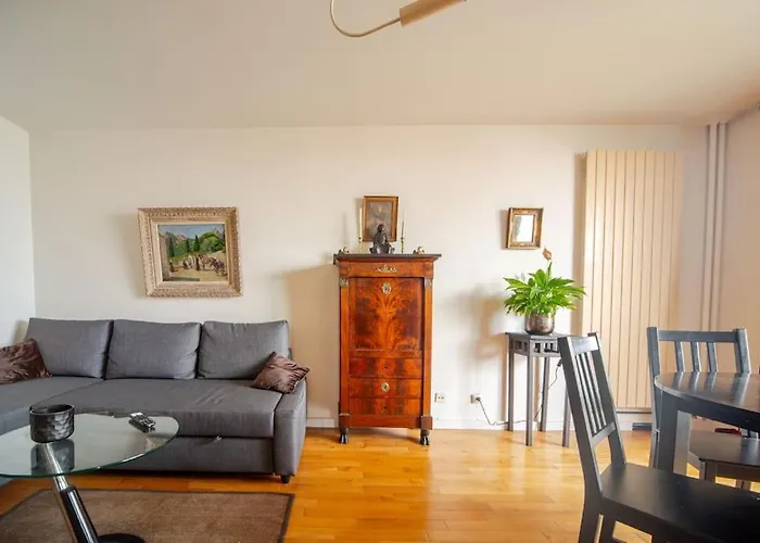 Beautiful Quiet Apartment With Views Of Paris