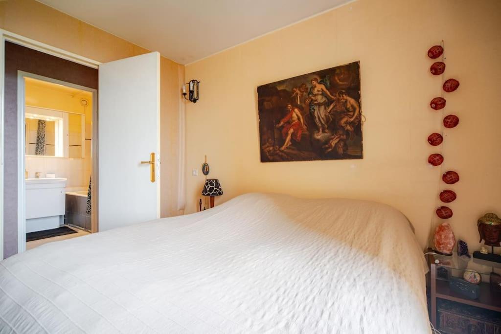 Beautiful Quiet With Views Of Paris Apartment *