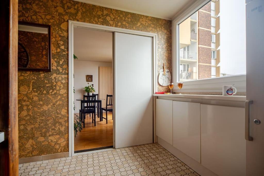 Beautiful Quiet With Views Of Paris Apartment *